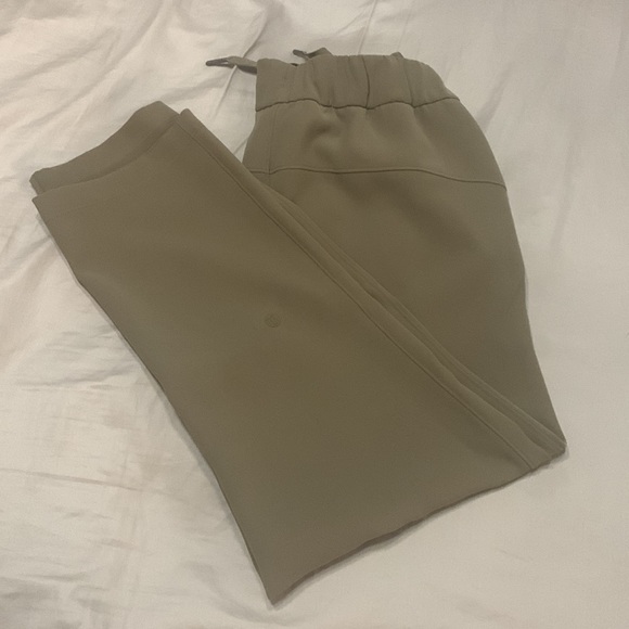 Lululemon On the Fly woven crop 23” size 4 - Picture 6 of 9